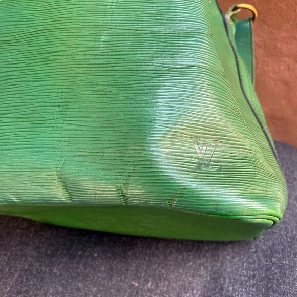 Vintage LV Epi Leather Petit Noe Borneo Drawstring Shoulder Bucket Bag - Picture 14 of 16